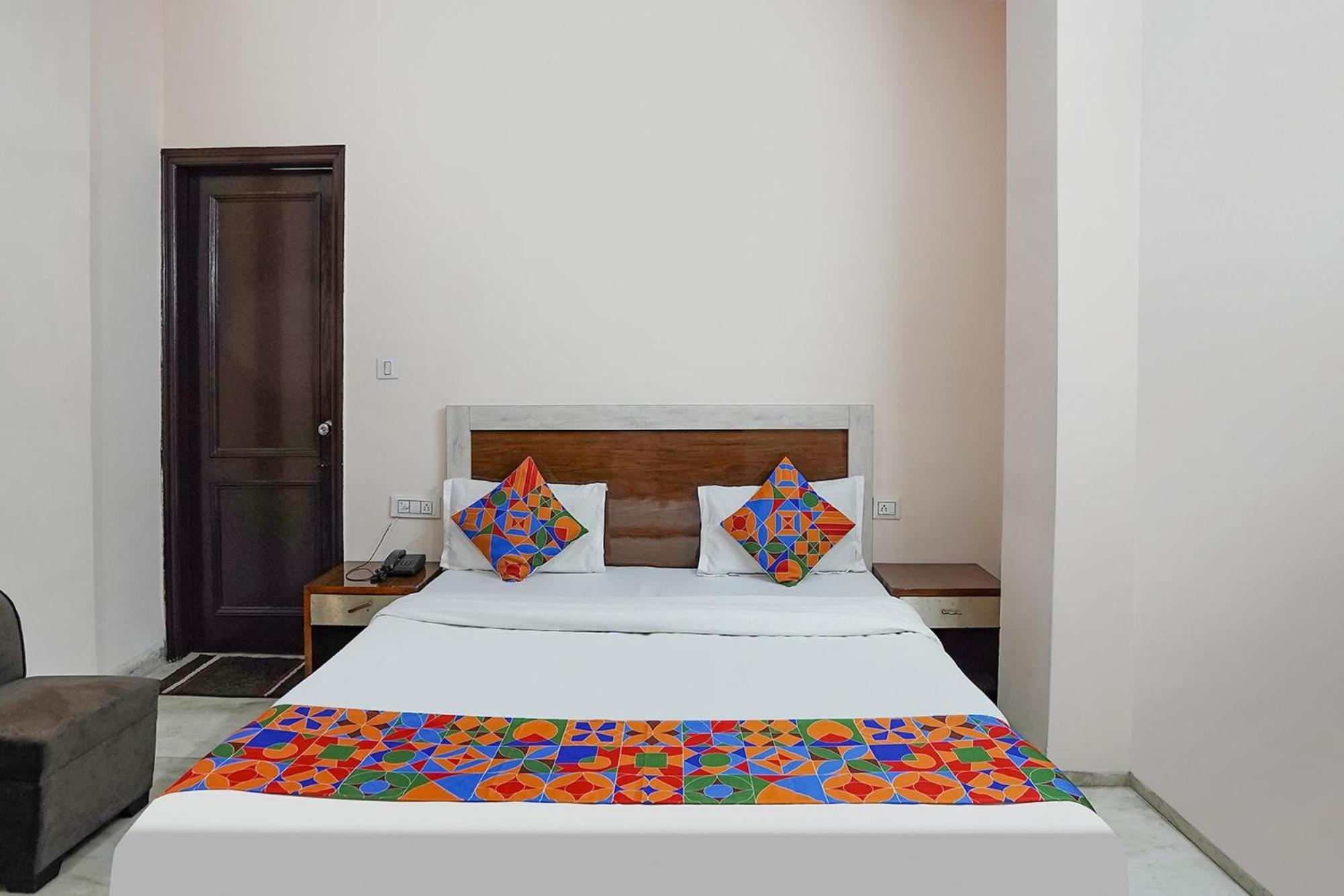 Fabhotel De Gold Hotel